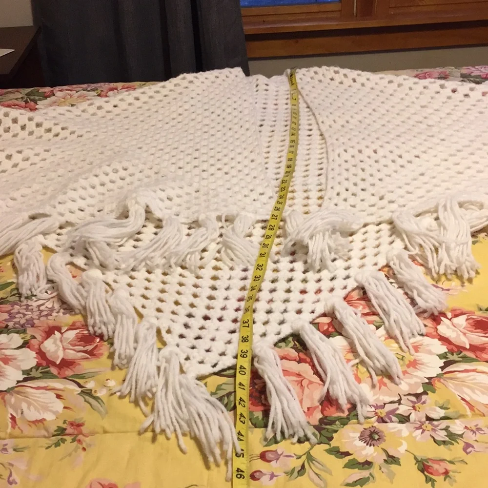 Vintage Handmade Crocheted White Shawl w/ Fringe - Picture 11 of 12